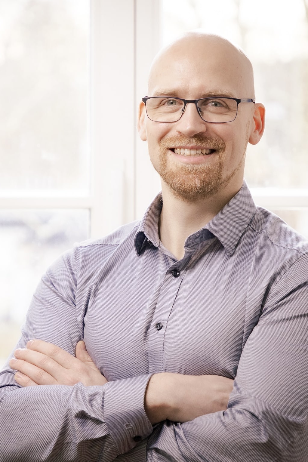 Porträtbild von Tobias Benzin